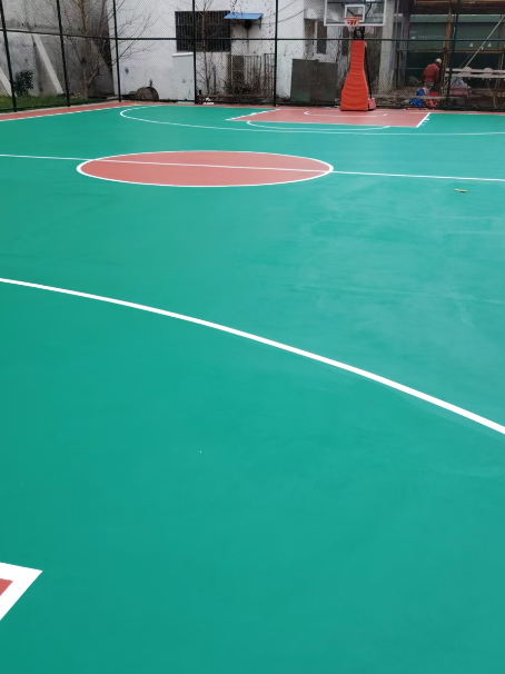 和县 球场长期使用易出现地面开裂